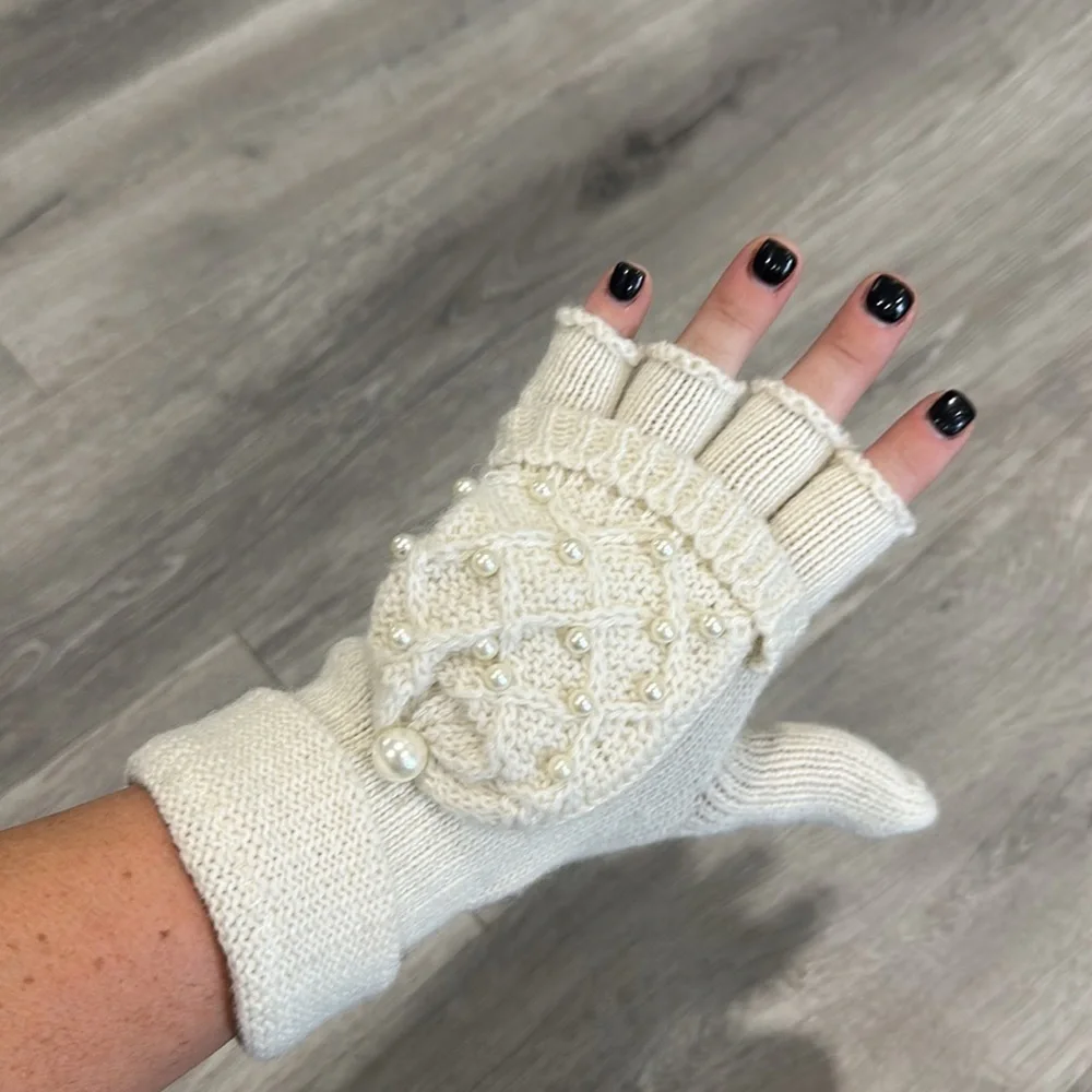 Women’s White Ivory Knit Francesca’s Pearl Winter Snow Fold Over Gloves